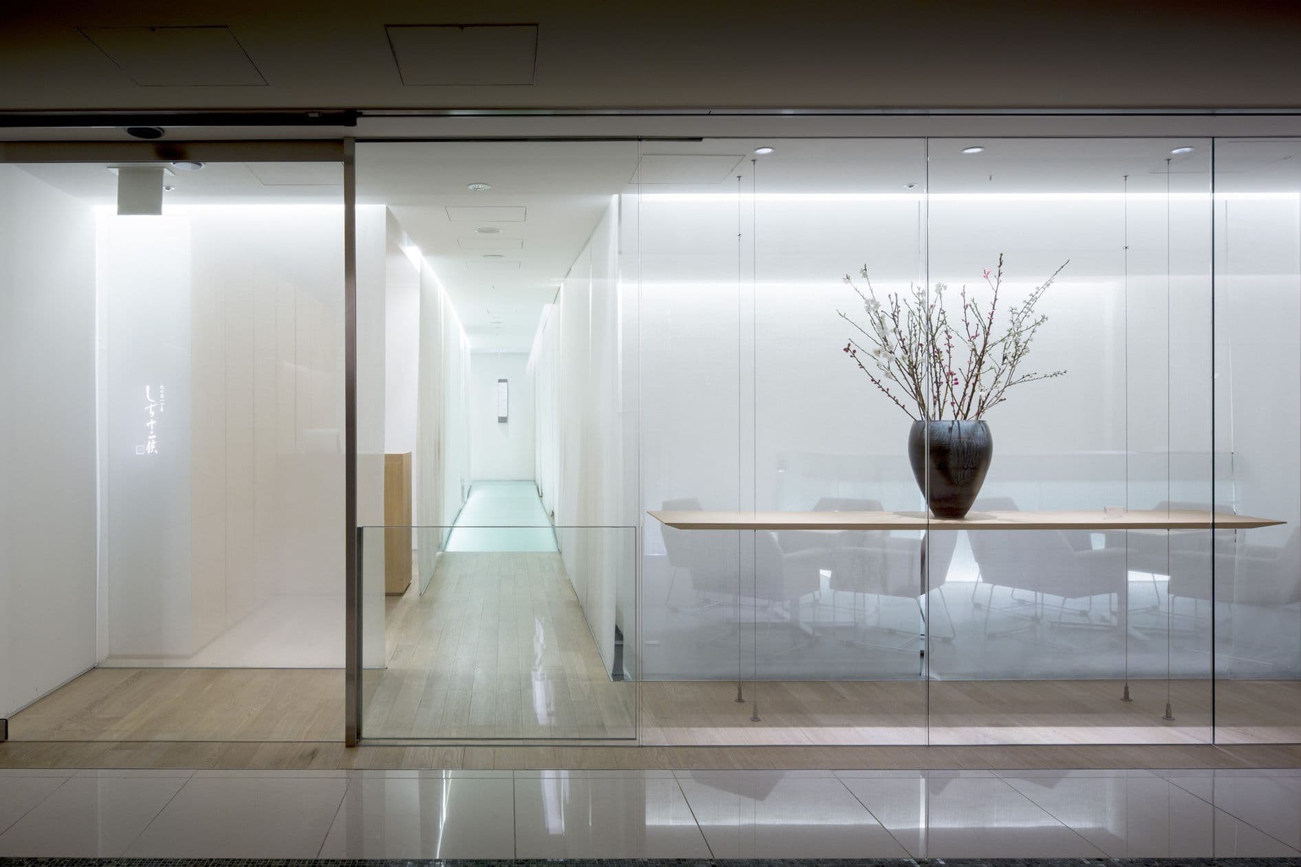 Eat Pro Japan - Marunouchi 1-chome Shichi Jyu Ni Kou